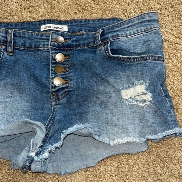 Billabong size 29 mini shorts - Picture 2 of 5